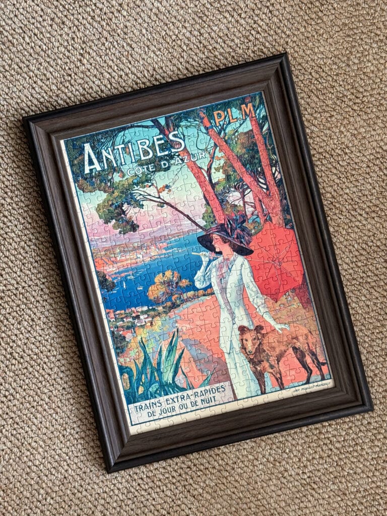 Azure Coast
High-quality blue-core cardboard can reproduce the most vivid colors.